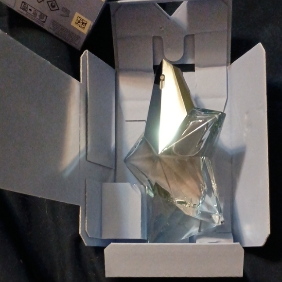 Mugler Angel Eau de Toilette 50ml with Star Design - Picture 4 of 6